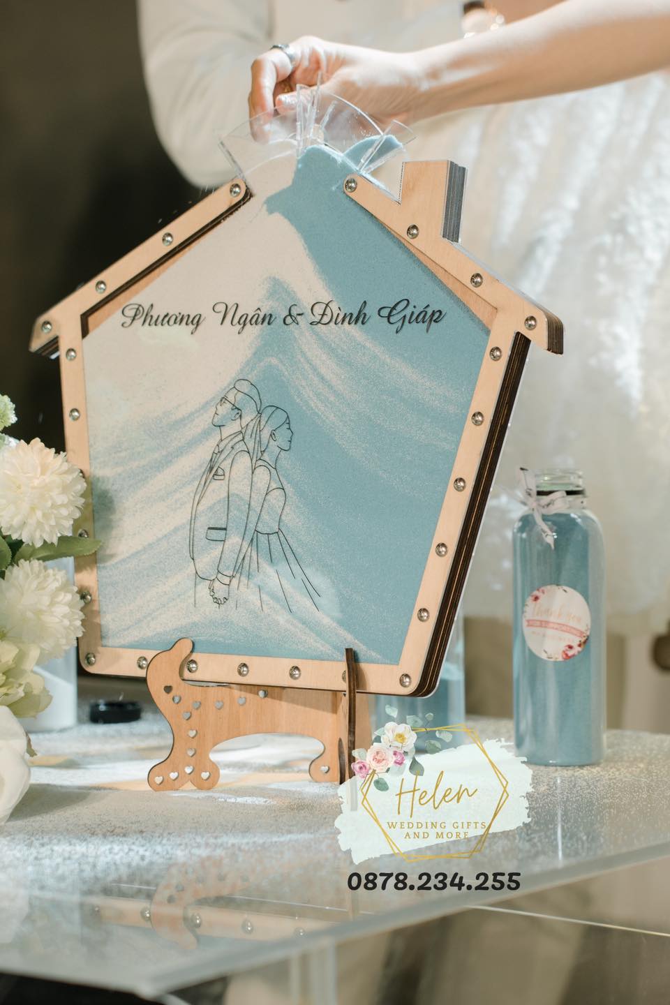 Có đa dạng kích thước và khung tranh rót cát khác nhau để bạn lựa chọn tại Helen Wedding
