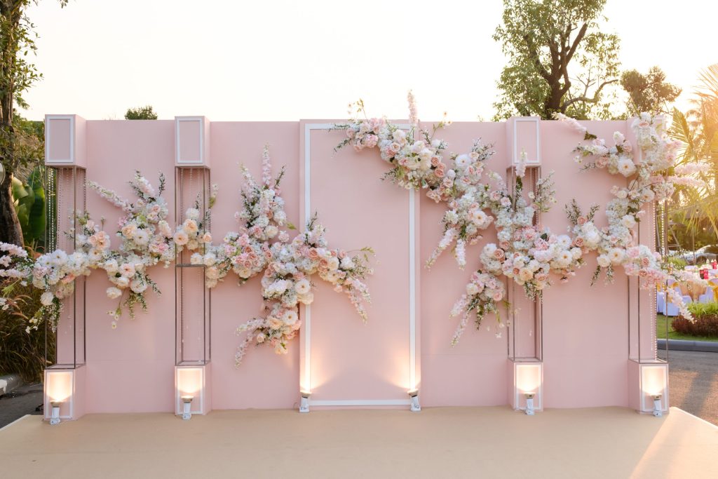 1 Tạo điểm nhấn đặc biệt trong lễ cưới với Backdrops độc đáo: