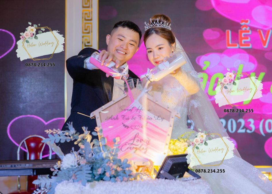 Tranh rót cát - ý tưởng độc đáo cho đám cưới hiện đại