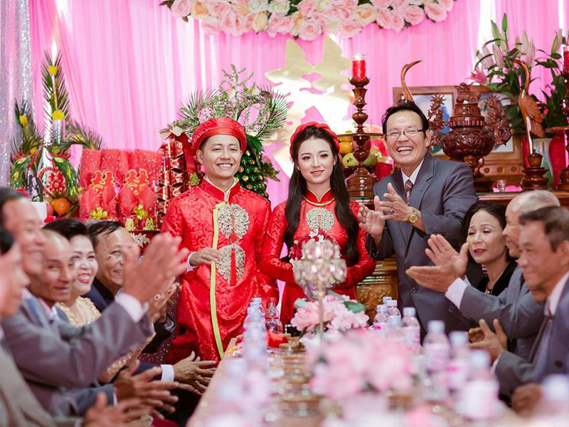 Mời trầu và rượu mừng