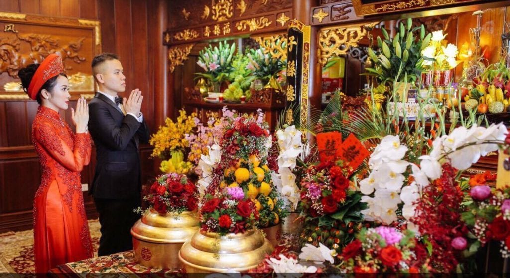 Chuẩn bị bàn thờ gia tiên quá sơ sài