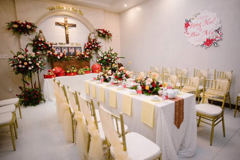 2.1 Trang trí bàn thờ Chúa